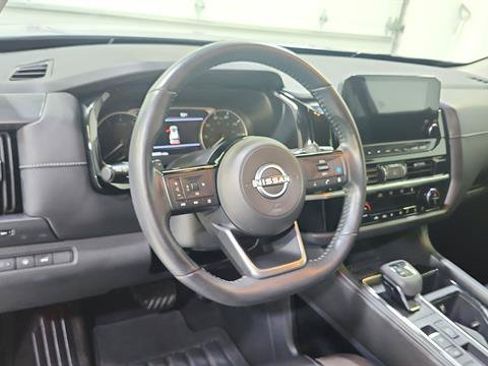 Certified 2023 Nissan Pathfinder SL w/ Black Appearance Package FWD image 19