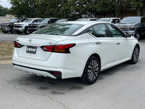 Used 2024 Nissan Altima 2.5 SV FWD image 7
