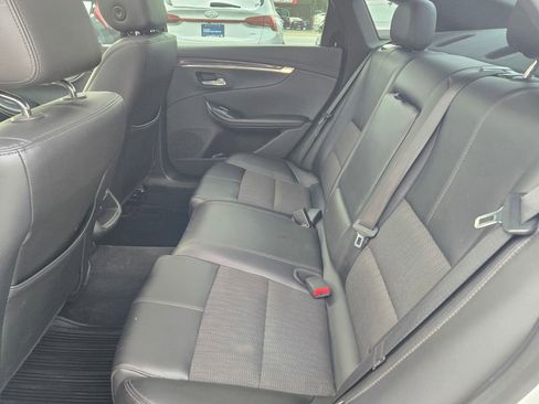 Used 2017 Chevrolet Impala LT w/ Convenience Package image 23
