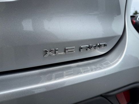 Used 2025 Toyota Highlander XLE AWD/4WD image 4