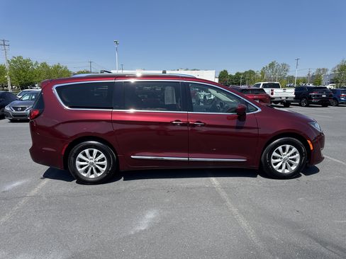 Used 2018 Chrysler Pacifica Touring-L w/ Advanced Safetytec Group image 30