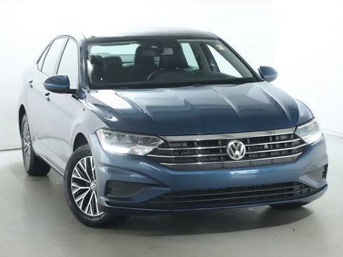 Used 2019 Volkswagen Jetta SE w/ Cold Weather Package FWD image 1