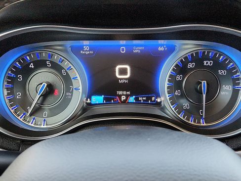 Used 2018 Chrysler 300 Touring w/ Chrome Appearance Package image 18