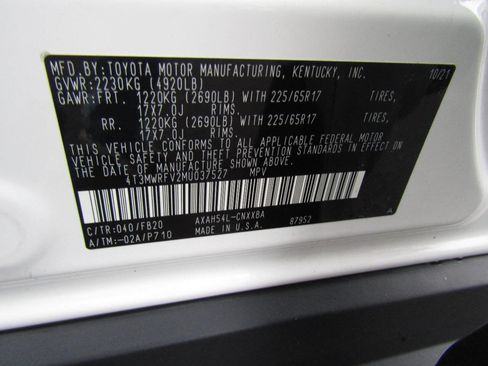 Used 2021 Toyota RAV4 LE image 22