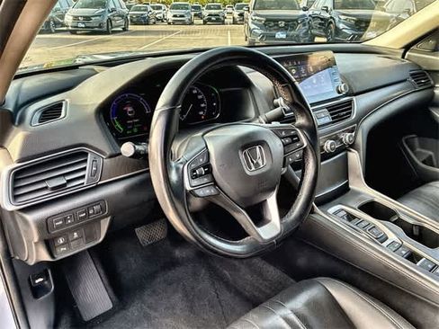 Used 2021 Honda Accord Touring image 2