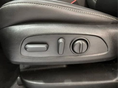 Used 2023 Chevrolet Traverse LT image 24