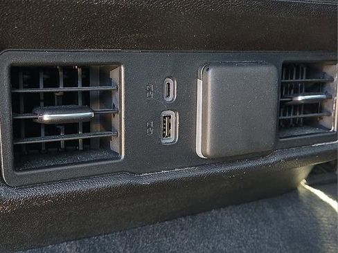 Used 2025 GMC Sierra 1500 SLT image 16