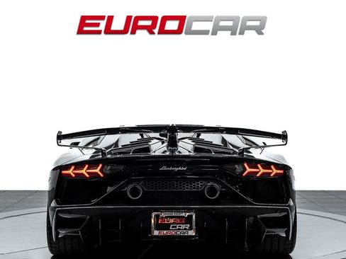 Used 2021 Lamborghini Aventador SVJ AWD/4WD image 5
