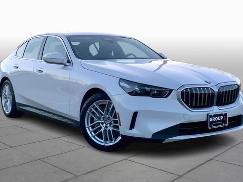 Used 2025 BMW 540i xDrive w/ Premium Package image 3