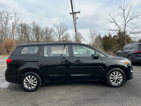 Used 2020 Kia Sedona L image 8
