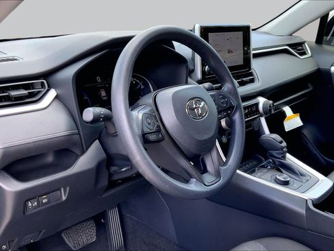 Used 2025 Toyota RAV4 XLE AWD/4WD image 17