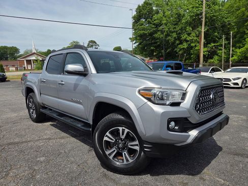 Used 2018 Toyota Tacoma TRD Sport AWD/4WD image 2