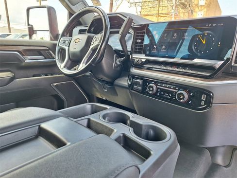 Used 2024 Chevrolet Silverado 2500 LT image 25
