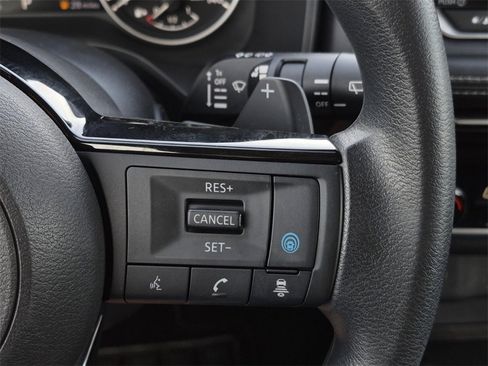 Used 2022 Nissan Rogue SV image 19