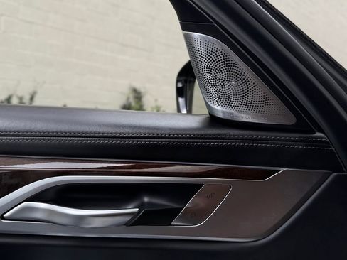 Used 2017 BMW 750i xDrive image 40