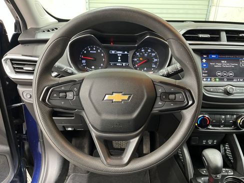 Used 2022 Chevrolet TrailBlazer LT FWD image 17
