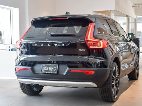 New 2025 Volvo XC40 B5 Ultra w/ Climate Package image 8