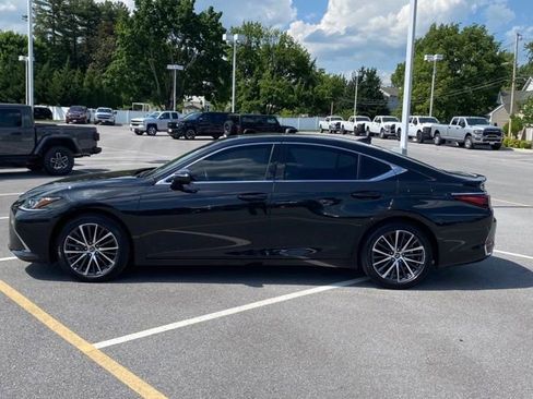 Used 2025 Lexus ES 300h w/ Premium Package FWD image 2