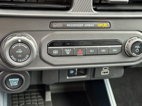 New 2025 Ford Maverick Lariat w/ Black Appearance Package image 17