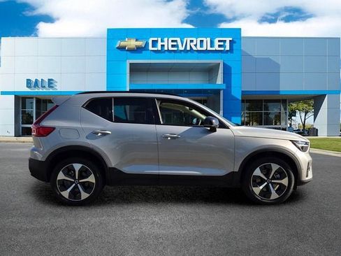 Used 2023 Volvo XC40 B4 Ultimate FWD image 2