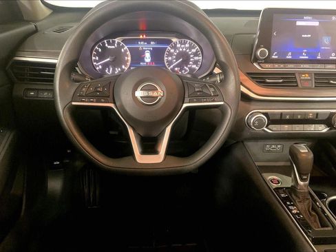Used 2024 Nissan Altima 2.5 SV AWD/4WD image 5