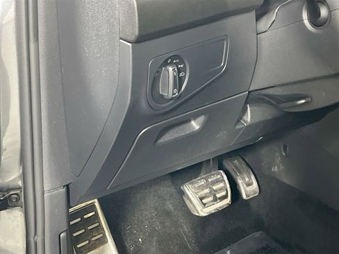 Used 2022 Volkswagen Tiguan SEL R-Line image 10