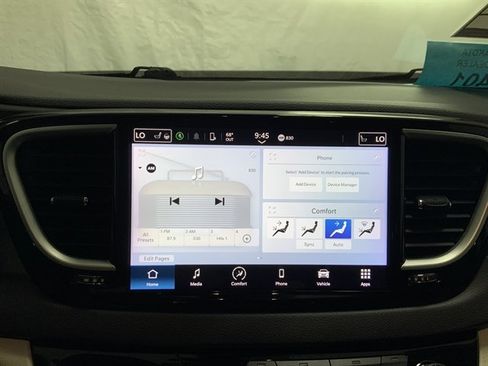 Used 2024 Chrysler Pacifica Touring-L FWD image 24