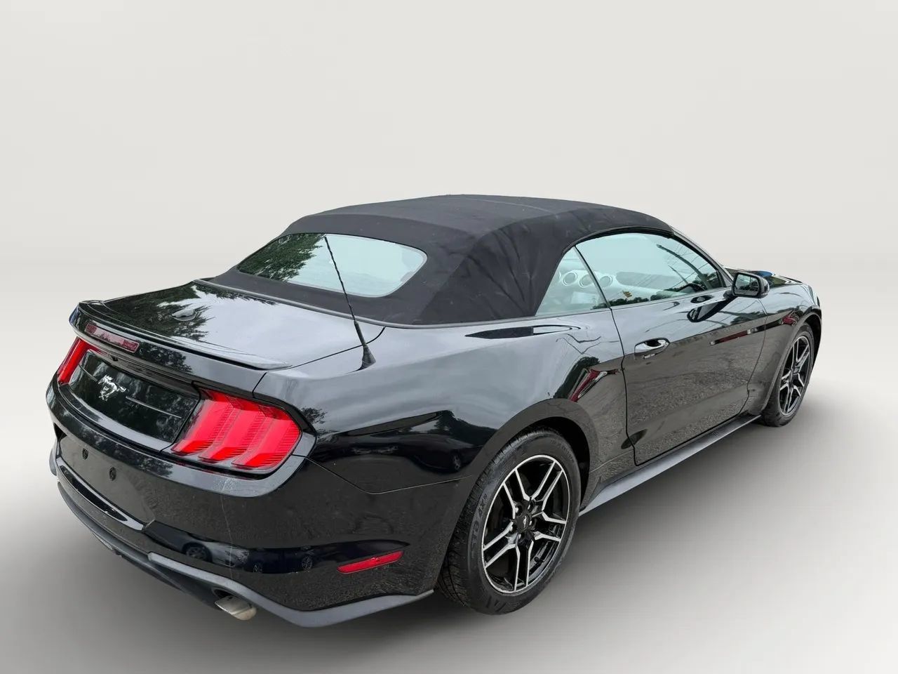 Used 2020 Ford Mustang Premium RWD image 3