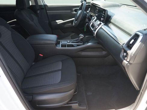 Used 2023 Kia Sorento LX FWD image 18