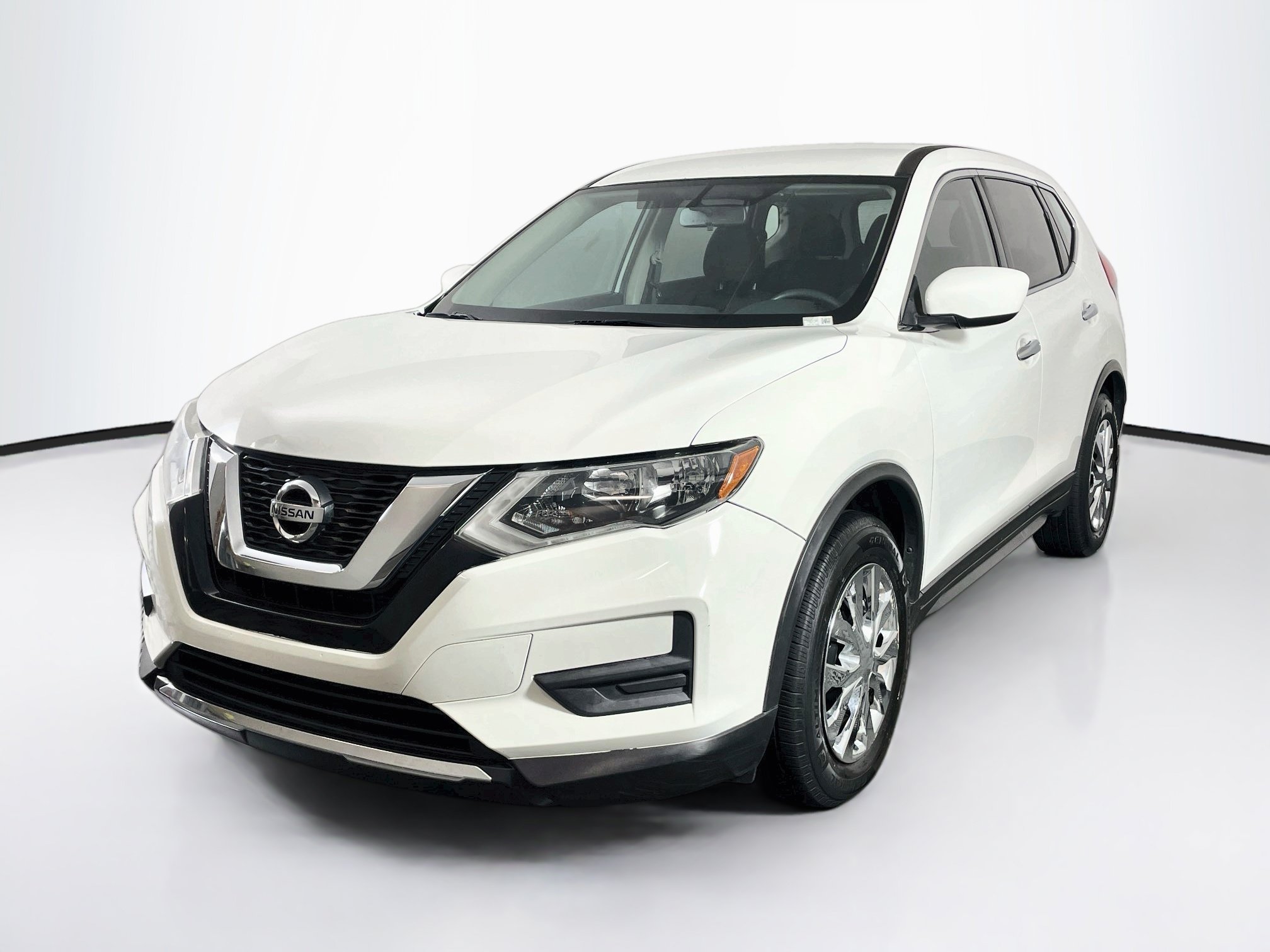 Used 2017 Nissan Rogue S FWD image 3