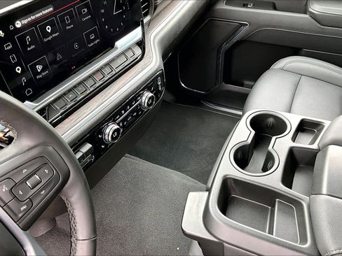 Used 2026 GMC Sierra 1500 SLT AWD/4WD image 17