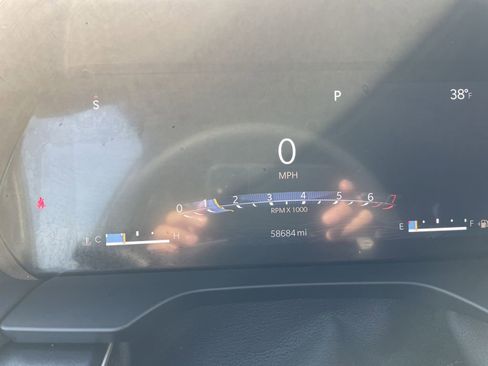 Used 2023 Jeep Grand Cherokee Laredo image 17