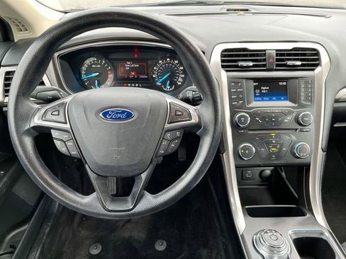 Used 2017 Ford Fusion SE image 12