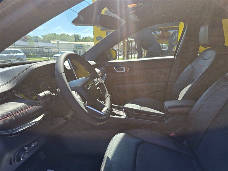 Used 2023 Jeep Compass Trailhawk AWD/4WD image 17