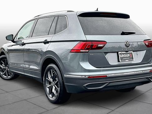 Used 2022 Volkswagen Tiguan SE w/ Panoramic Sunroof Package image 12