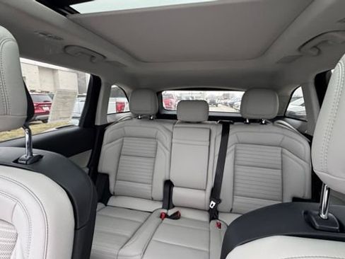 Used 2026 Lincoln Nautilus Reserve image 32