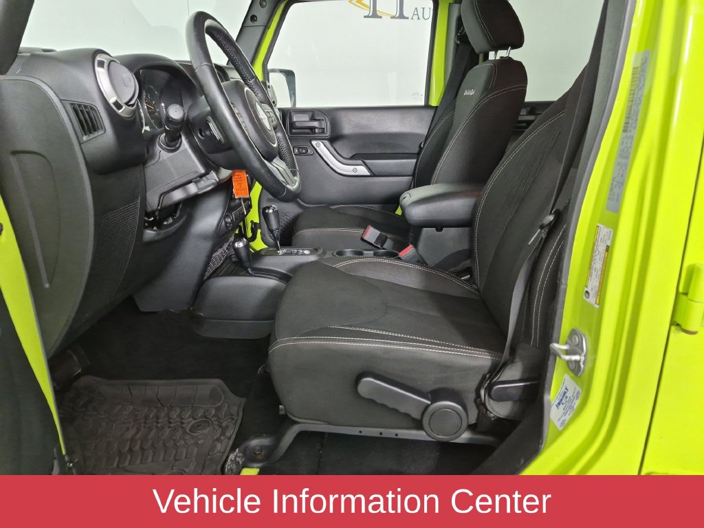 Used 2016 Jeep Wrangler Unlimited Sahara w/ Connectivity Group AWD/4WD image 15
