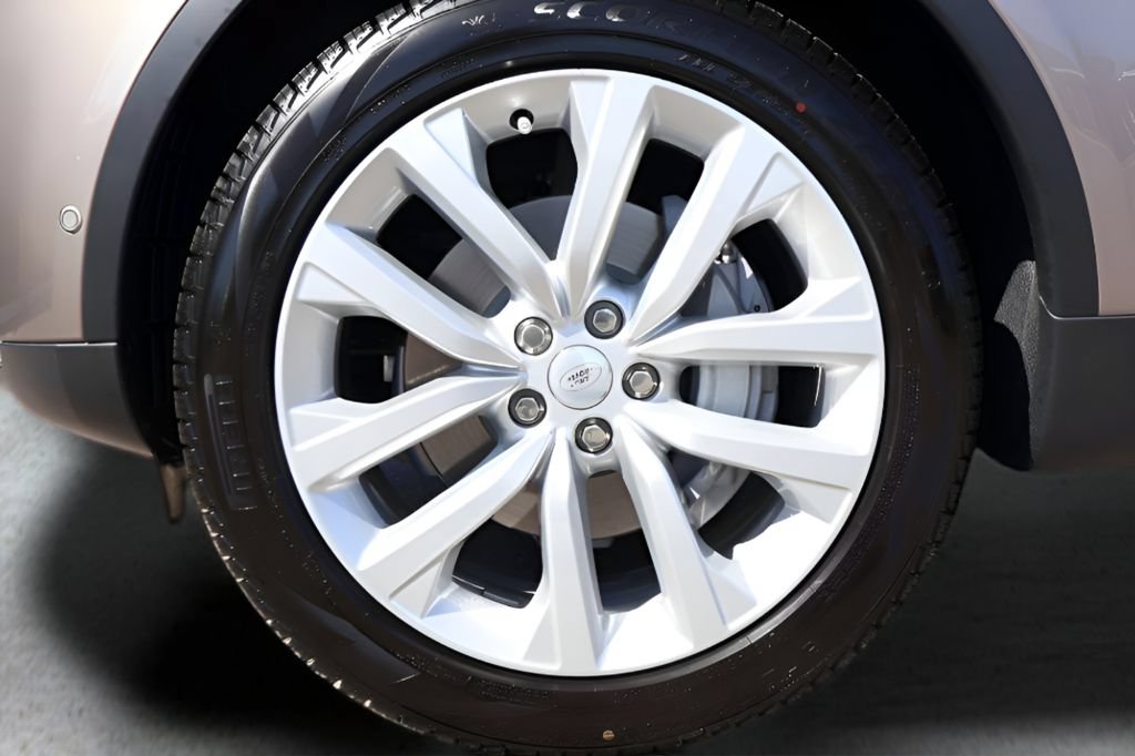 New 2026 Land Rover Discovery S AWD/4WD image 29
