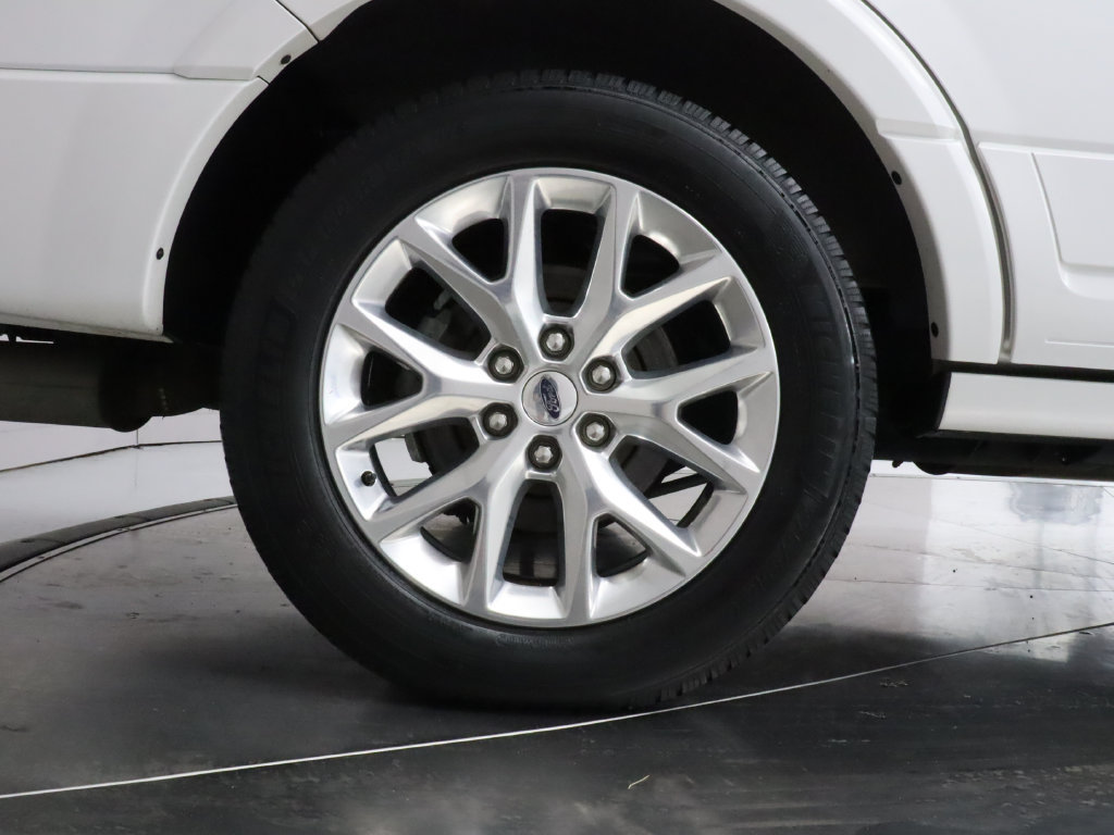 Used 2015 Ford Expedition Limited w/ Equipment Group 301A AWD/4WD image 38