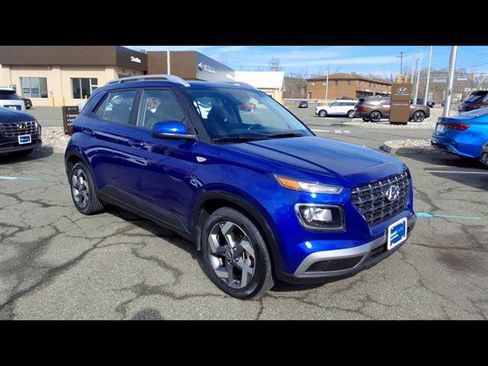 Certified 2022 Hyundai Venue SEL image 2