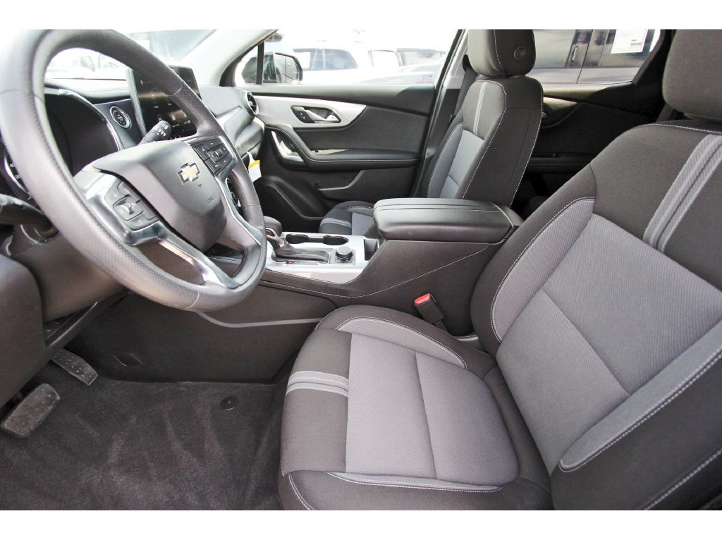 Used 2024 Chevrolet Blazer LT w/ Convenience Package FWD image 6