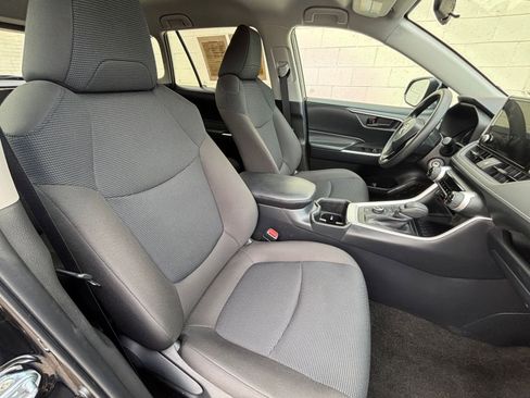 Used 2025 Toyota RAV4 LE image 36