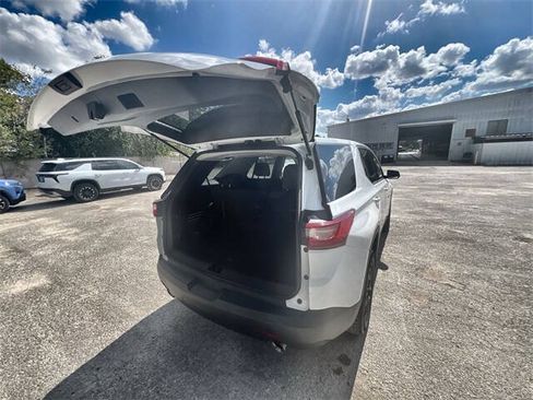 Used 2021 Chevrolet Traverse LS FWD image 24