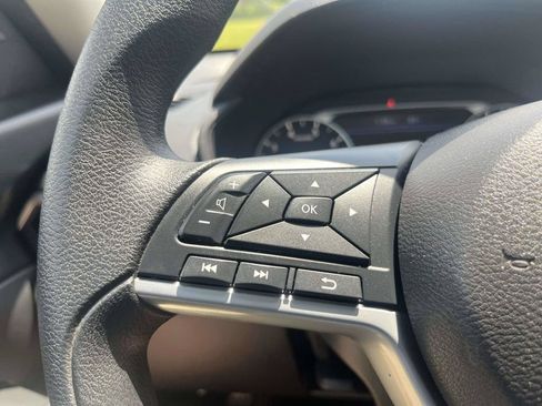 Used 2025 Nissan Altima 2.5 SV FWD image 19