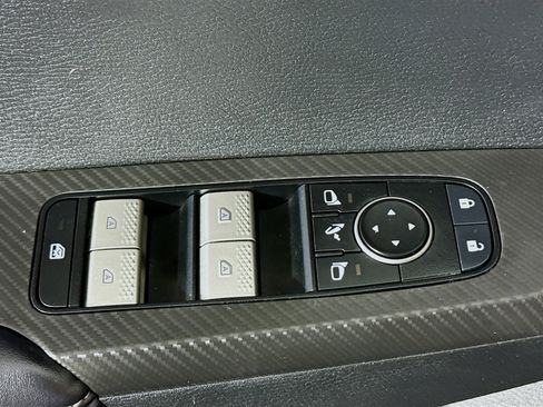 Used 2023 Mitsubishi Outlander SE image 24