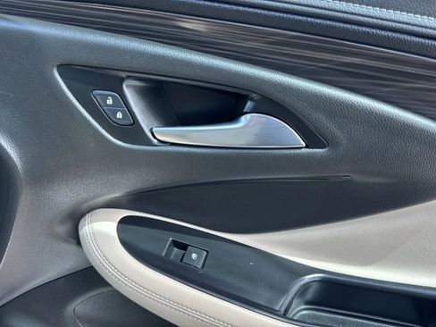 Used 2019 Buick Envision Essence FWD image 12