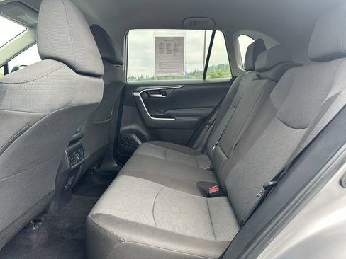 Used 2025 Toyota RAV4 XLE AWD/4WD image 14