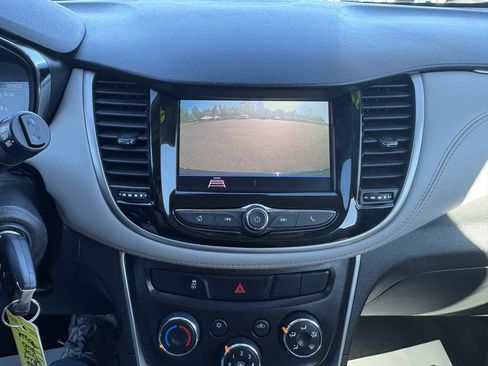 Used 2022 Chevrolet Trax LS image 18