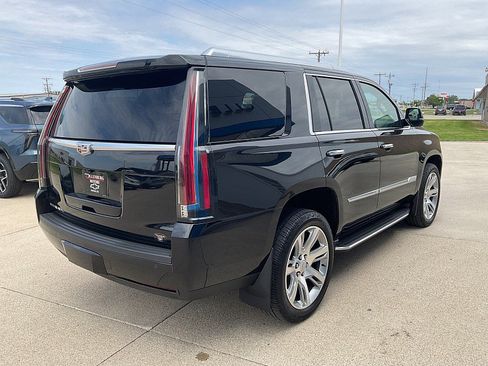 Used 2019 Cadillac Escalade Luxury AWD/4WD image 6
