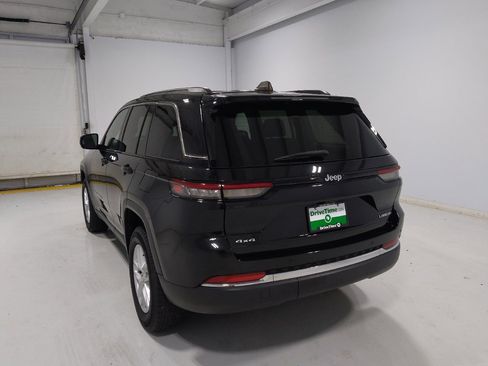Used 2023 Jeep Grand Cherokee Laredo AWD/4WD image 6